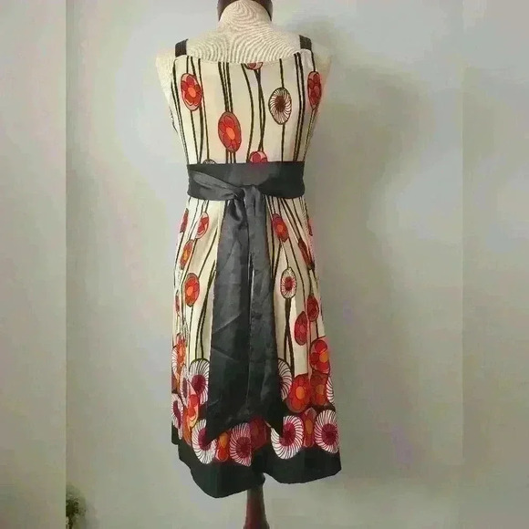COOSK floral dress  with cream base and black beaded belt and shoulders. Size 2 - Picture 9 of 13